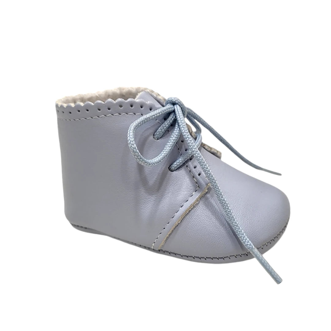 Botita de piel con cordones