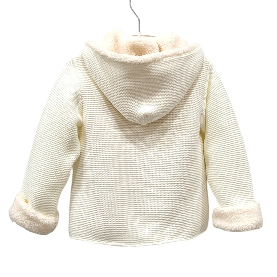 Abrigo de punto con capucha y borreguito suave en el interior