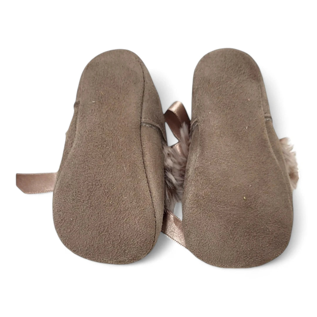 Angelito con lazada de atar y pelito en escote