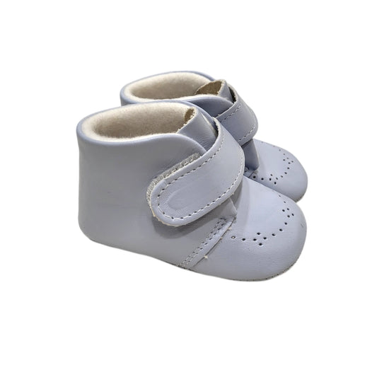 Botita de piel con sujeción velcro piel napa celeste