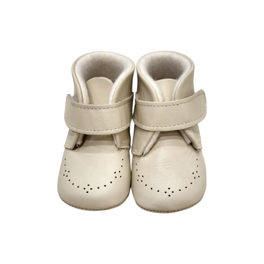 Botita de piel con sujeción velcro piel napa beige