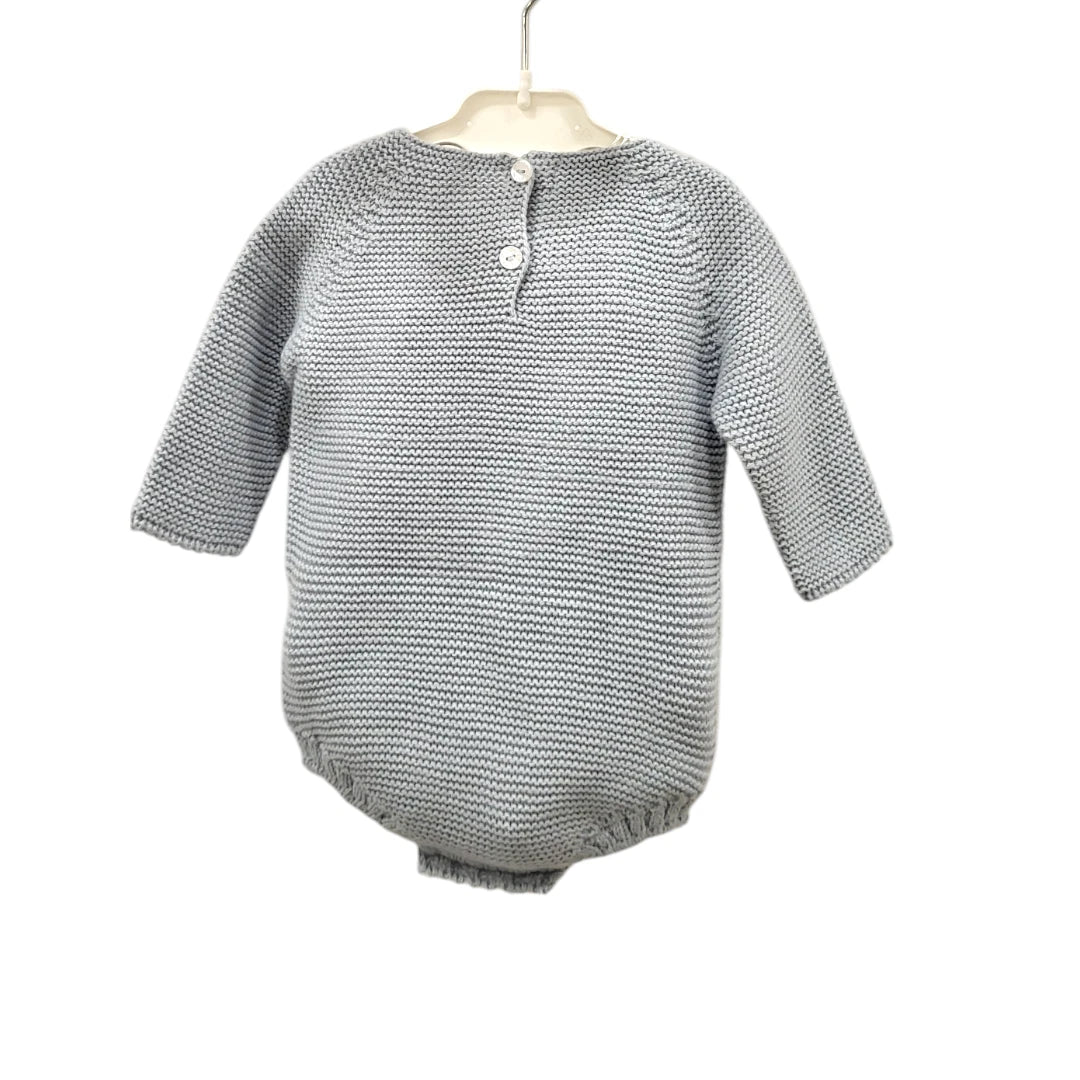 Conjunto de 3 piezas pelele de punto, capota y patucos altos "Capri". Disponible en cuatro colores.