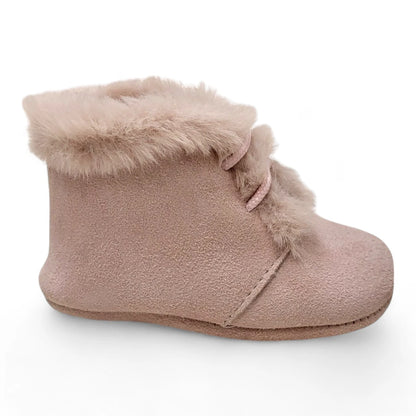 Blucher bebé de ante con cordones y pelito.
